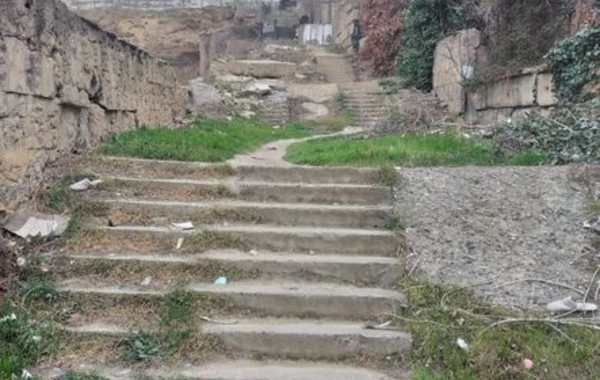 Bakıda təhlükəli vəziyyət: Məktəblilər risk altındadır - FOTO