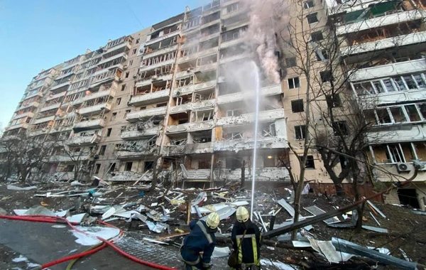 В центре Киева снаряд попал в многоэтажный дом - ВИДЕО