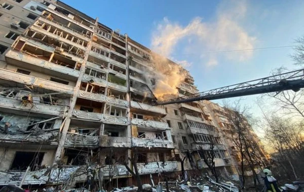 В центре Киева снаряд попал в многоэтажный дом - ВИДЕО