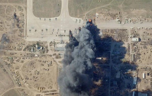 Ukrayna ordusu Xersonda rusların istifadə etdiyi aeroportu bombalayıb - YENİLƏNİB - FOTO