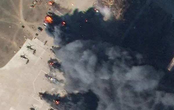 Ukrayna ordusu Xersonda rusların istifadə etdiyi aeroportu bombalayıb - YENİLƏNİB - FOTO