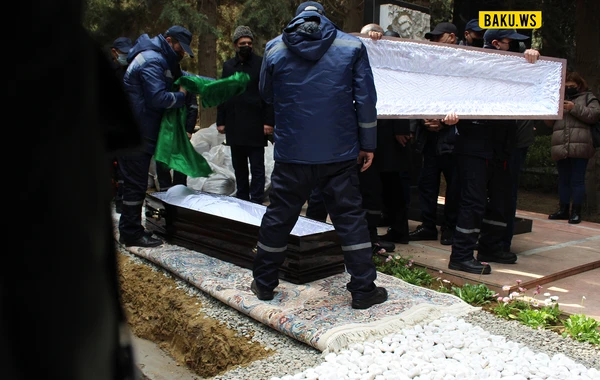 Xalq yazıçısı Rüstəm İbrahimbəyov I Fəxri xiyabanda dəfn edilib - FOTO