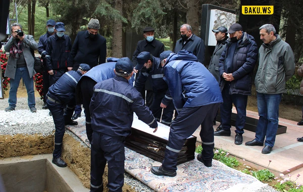 Xalq yazıçısı Rüstəm İbrahimbəyov I Fəxri xiyabanda dəfn edilib - FOTO