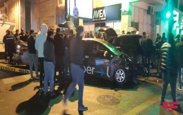 Bakıda üç avtomobil toqquşdu, ağır xəsarət alanlar var - FOTO