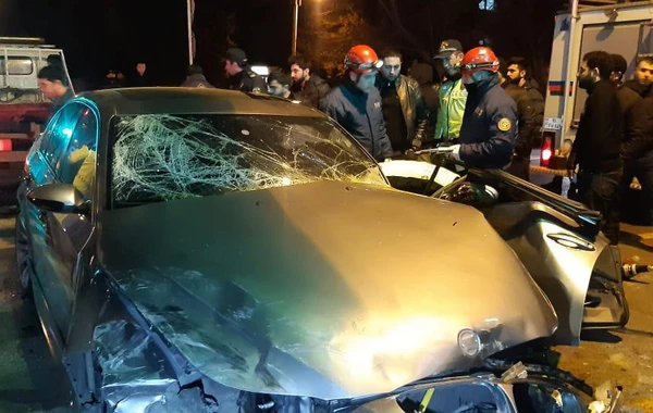Bakıda üç avtomobil toqquşdu, ağır xəsarət alanlar var - FOTO