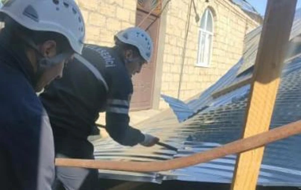 Gəncədə güclü külək bir sıra fəsadlar törədib - FOTO
