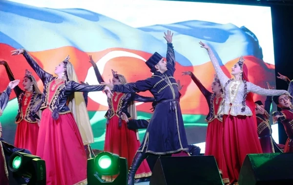 Bakıda möhtəşəm bayram tədbiri keçirilib - FOTO