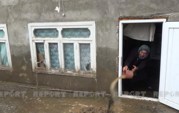 Cəlilabadda sel sakinlər üçün ciddi təhlükələrə yol açıb - FOTO