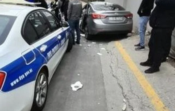 Bakıda avtobusla minik avtomobili toqquşdu: XƏSARƏT ALANLAR VAR - FOTO