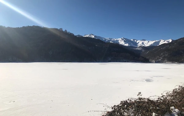 Azərbaycanda nadir təbiət hadisəsi: Göygöl dondu - FOTO