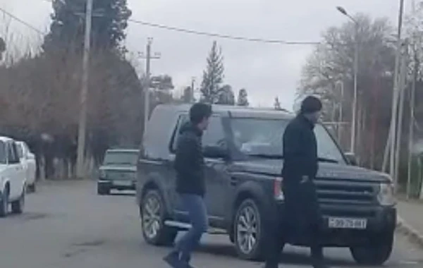 Əri tərəfindən avtomobillə vurulan və bıçaqlanan qadın dünyasını dəyişdi - YENİLƏNİB/FOTO