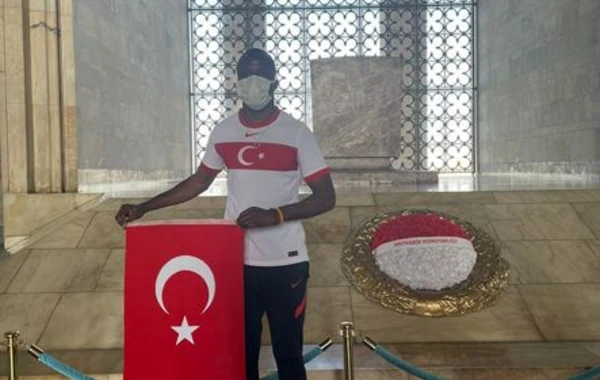 Ölkəmizə vurğun olan Seneqal əsilli fransalı: “Evimdə Azərbaycan bayrağı asılıb” - FOTO
