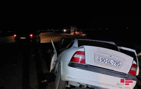 Hacıqabulda ağır qəza: Yük maşını “Opel”lə toqquşdu, dörd nəfər yaralandı – FOTO