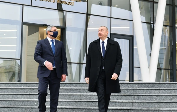 İlham Əliyev Prezident Administrasiyasının Vətəndaş Qəbulu Mərkəzinin açılışında iştirak etdi - FOTO