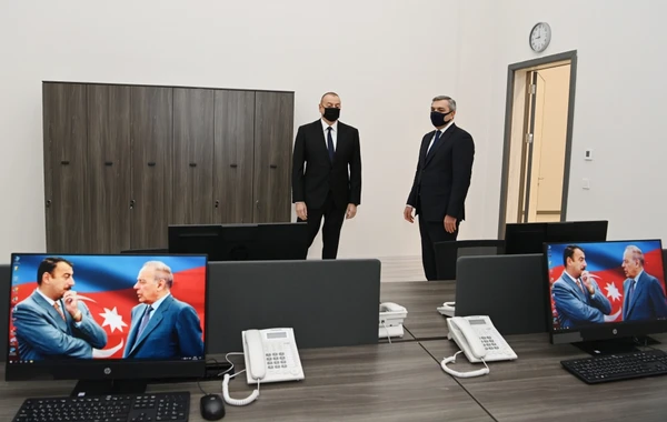 Ильхам Алиев на открытии Центра приема граждан Администрации Президента - ФОТО