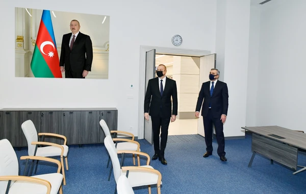 Ильхам Алиев на открытии Центра приема граждан Администрации Президента - ФОТО