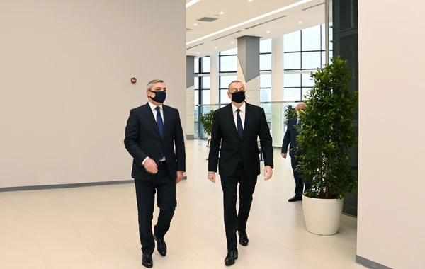 Ильхам Алиев на открытии Центра приема граждан Администрации Президента - ФОТО