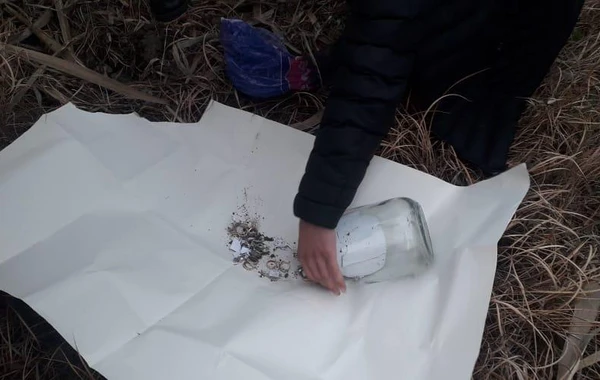Yeniyetmə oyuncaq tapança ilə mağazaya basqın edib 45 min manatlıq qızıl apardı - FOTO