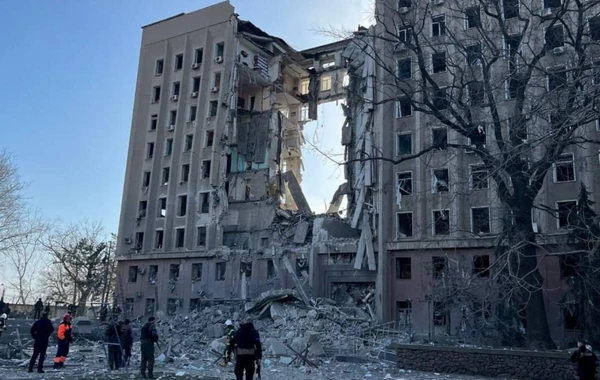 Nikolayev şəhərinin administrasiya binasına raket zərbəsi endirilib - FOTO
