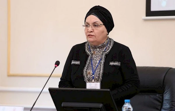 Şeyxin müavini gəlinini məhkəməyə verdi
