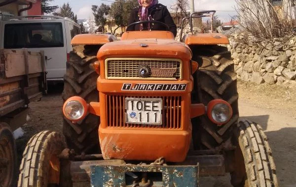 Azərbaycanlı Türkiyədə qaydaları pozdu, cərimə qadın traktor sürücüyə yazıldı - FOTO