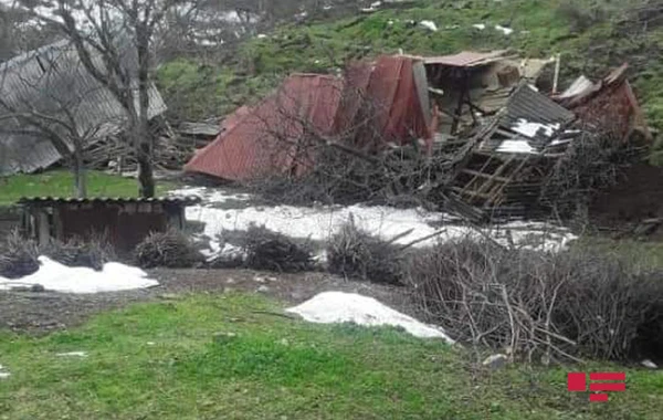 Lerikdə sürüşmə baş verdi, bir ev torpaq altında qaldı - FOTO