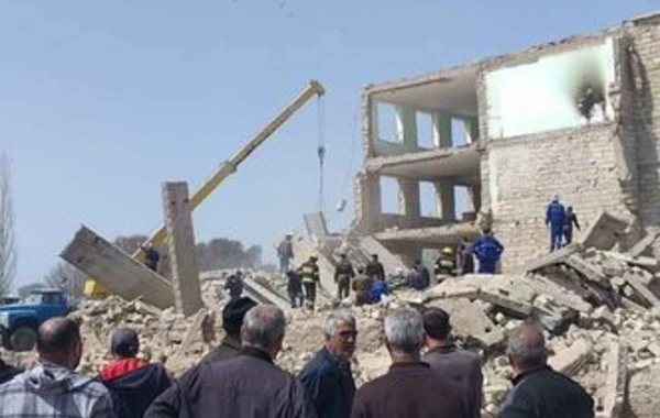 Azərbaycanda məktəb binası çökdü: Ölənlər var - RƏSMİ - FOTO