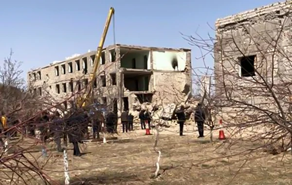 Baş Prokurorluqdan məktəbin uçması ilə bağlı AÇIQLAMA