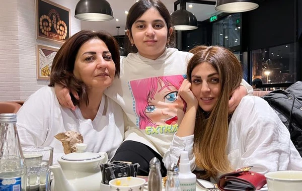 Gülay Zeynallı anası və qızı ilə görüntülərini paylaşdı - FOTO