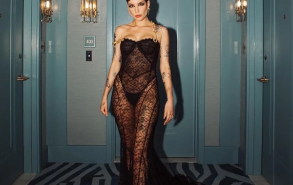 Demet Akalın: "Bunlar yataqda ərləri üçün nə geyinirlər?" - FOTO