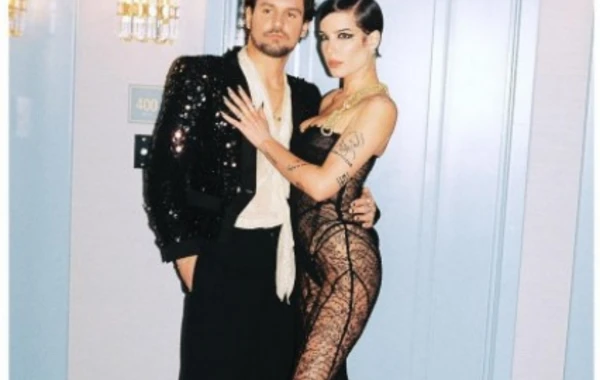 Demet Akalın: "Bunlar yataqda ərləri üçün nə geyinirlər?" - FOTO