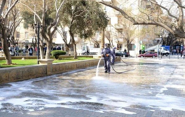 Bakının 545 küçəsi yuyulub - FOTO