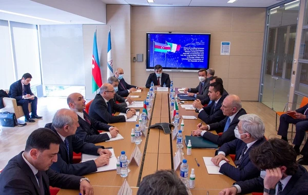 Pərviz Şahbazov İtaliyanın XİN başçısı ilə TAP-ın genişləndirilməsini müzakirə edib