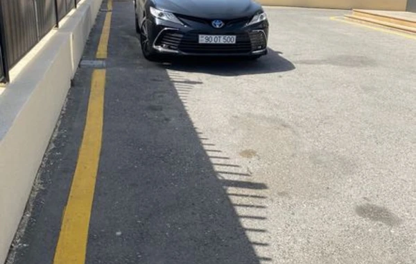 Qeyri-standart dövlət qeydiyyat nişanı olan avtomobil DYP əməkdaşına aiddir? - FOTO