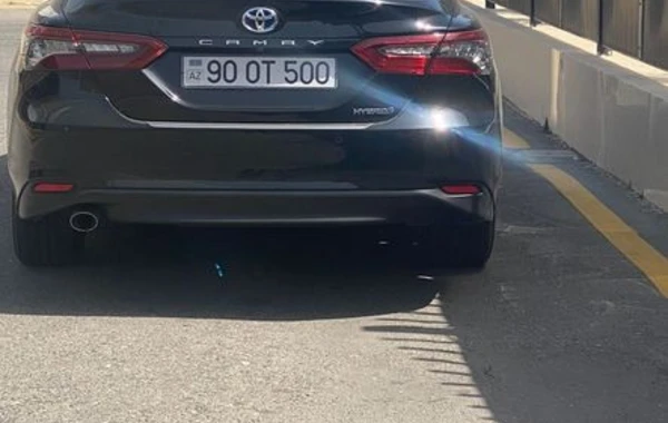 Qeyri-standart dövlət qeydiyyat nişanı olan avtomobil DYP əməkdaşına aiddir? - FOTO