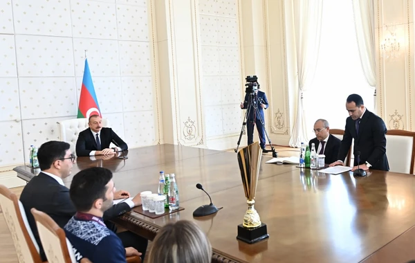Ильхам Алиев принял членов сборной Азербайджана по борьбе, участвовавших в чемпионате Европы - ФОТО