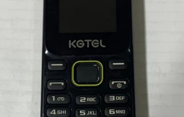 Bakıda həbsdə olan oğluna telefon keçirmək istəyən qadın saxlanılıb - FOTO