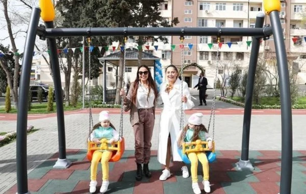 Лейла Алиева приняла участие в открытии очередного двора в рамках проекта Bizim həyət - ФОТО