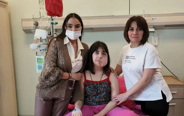 Leyla Əliyeva Uşaq Onkologiya Klinikasına baş çəkib - FOTO