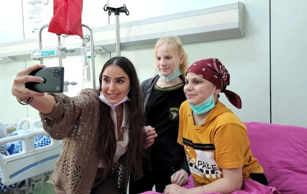 Leyla Əliyeva Uşaq Onkologiya Klinikasına baş çəkib - FOTO