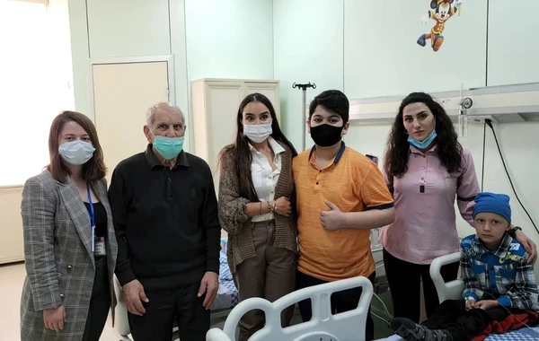 Leyla Əliyeva Uşaq Onkologiya Klinikasına baş çəkib - FOTO