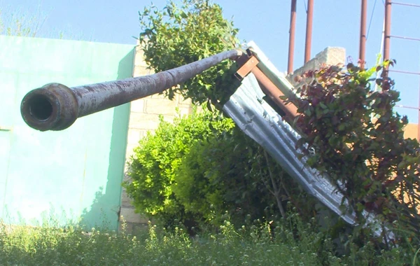 Ağdamda tövlə dirəkləri aşdı, 1 nəfər xəsarət aldı - FOTO