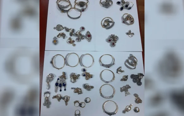 Gömrük nəzarətindən gizlədilən 1 kiloqrama yaxın qızıl-zinət əşyaları aşkarlanıb