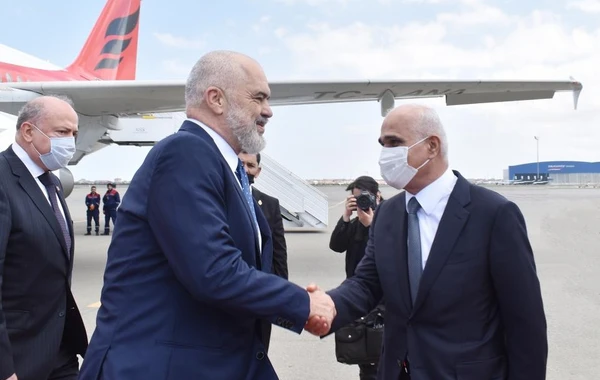 Albaniyanın Baş naziri Azərbaycana rəsmi səfərə gəlib - FOTO