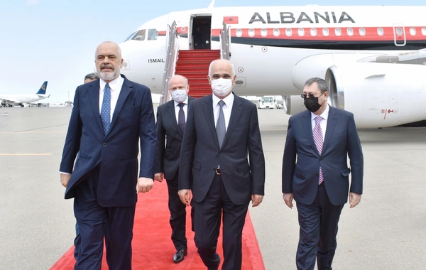 Премьер-министр Албании прибыл в Азербайджан - ФОТО