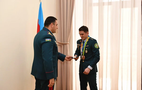 Elçin Quliyev idmançıları təltif edib - FOTO