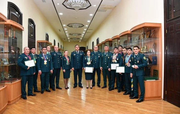 Elçin Quliyev idmançıları təltif edib - FOTO