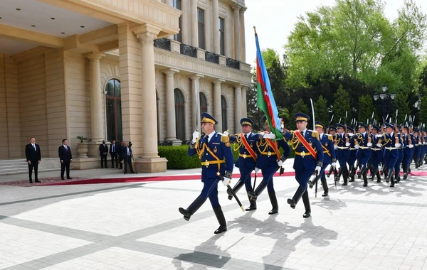 В Баку состоялась церемония официальной встречи президента Кыргызстана - ФОТО