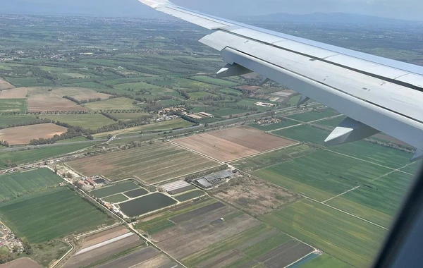 Əməkdar artistin bloger qızı bu dəfə Romada - FOTO