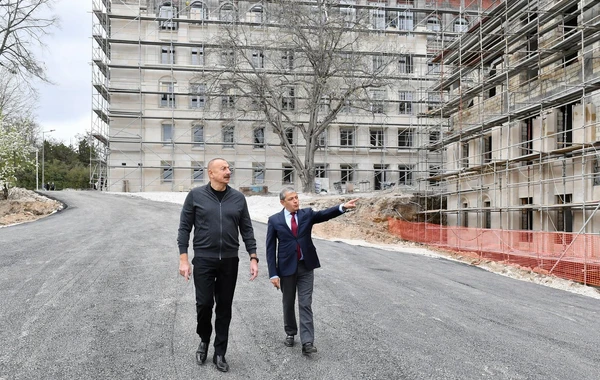 Prezident Şuşada inzibati binanın əsaslı təmiri və konfrans zalının tikintisi ilə tanış olub - FOTO